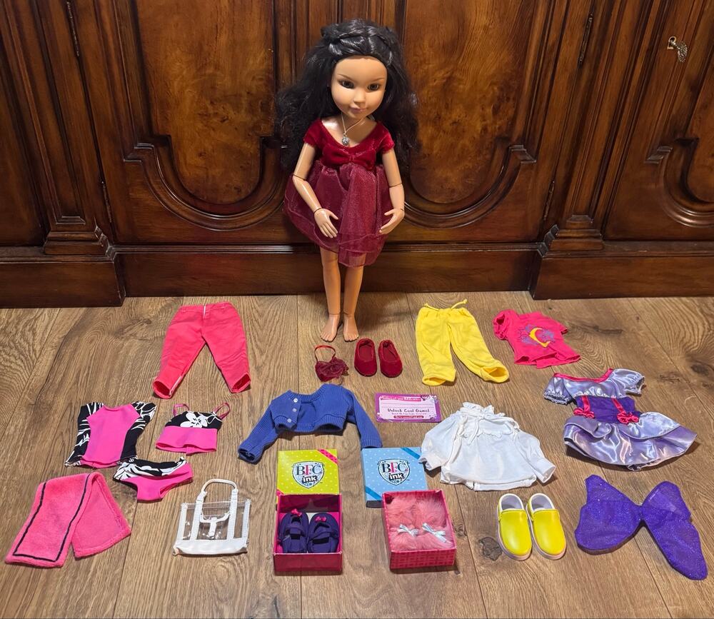 BFC Ink Best Friends Club 18" Noelle doll with lots of accessories
